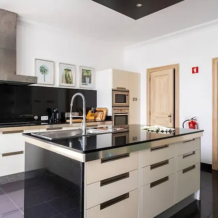 Luxurious Sprawling In Del Rey 빌라 Amoreira (Leiria)